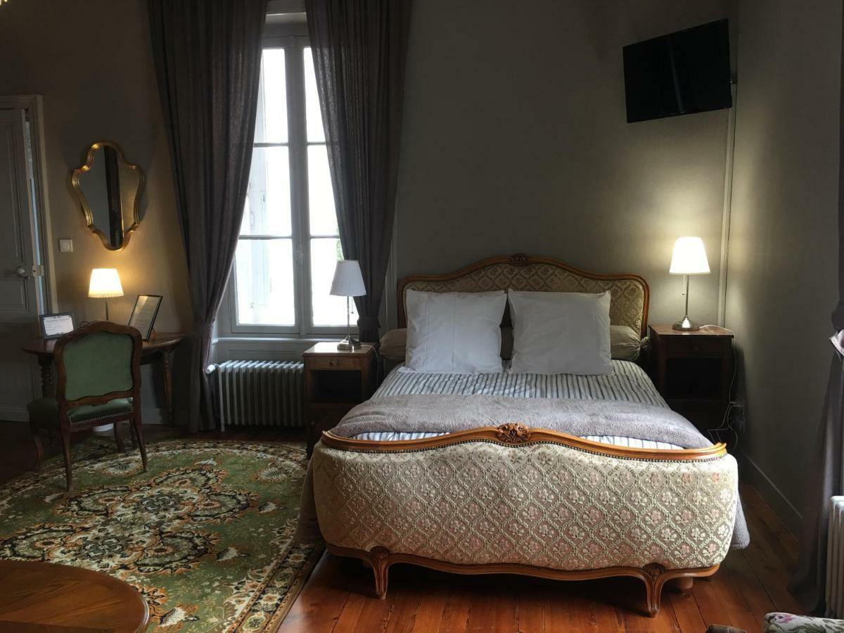 Le Petit Chateau Des Cedres Mouchamps Экстерьер фото