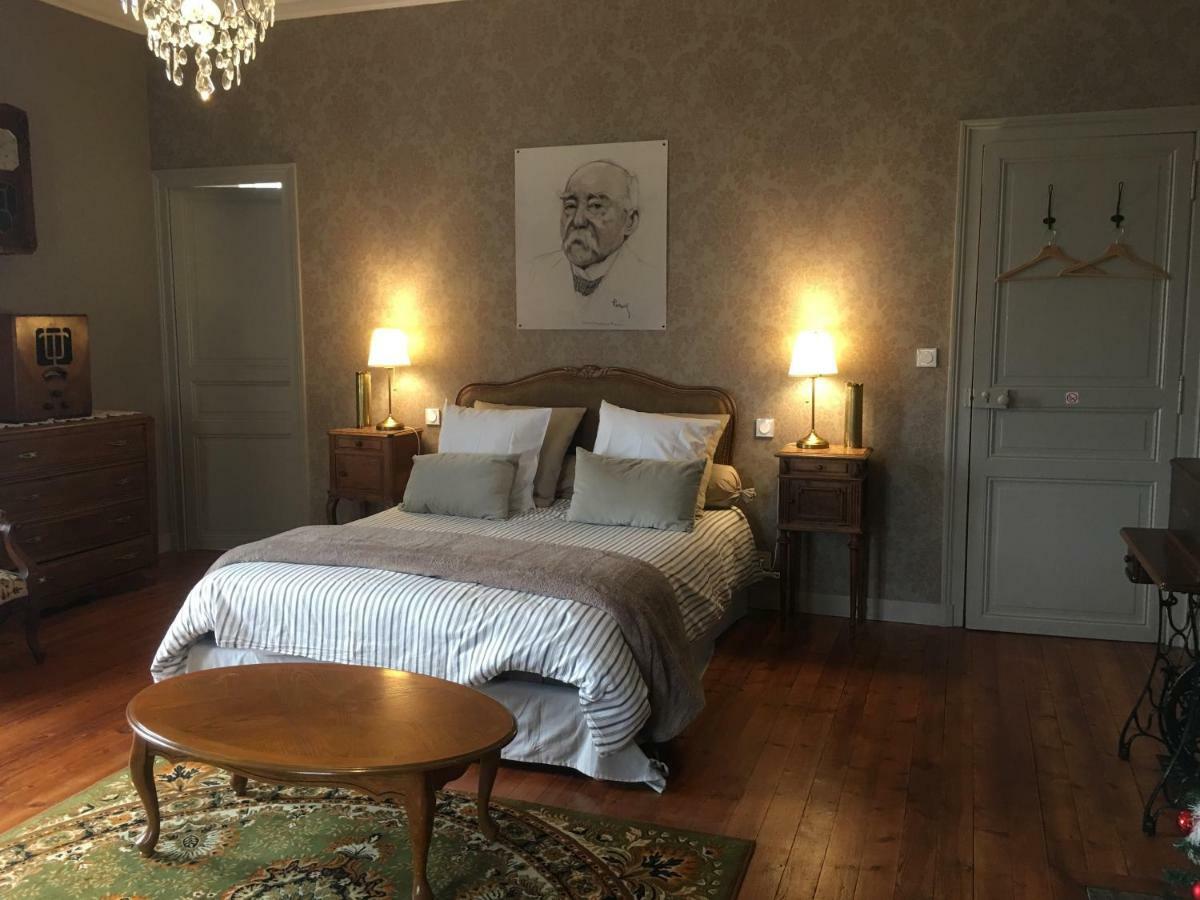 Le Petit Chateau Des Cedres Mouchamps Экстерьер фото