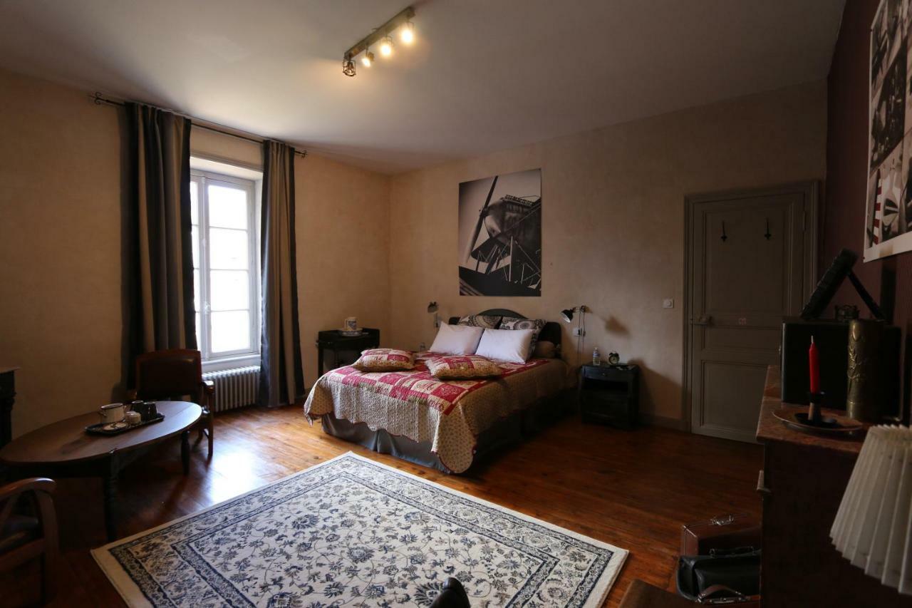 Le Petit Chateau Des Cedres Mouchamps Экстерьер фото