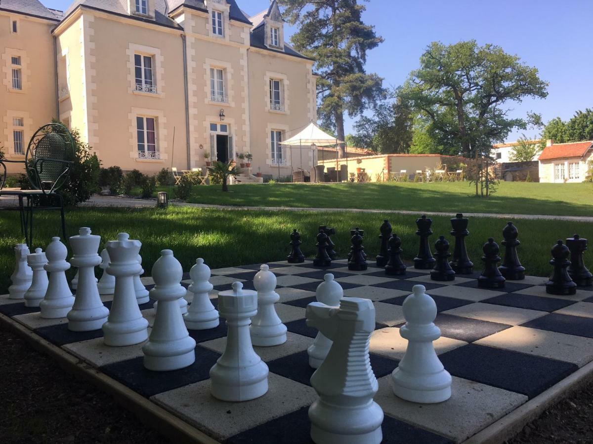 Le Petit Chateau Des Cedres Mouchamps Экстерьер фото