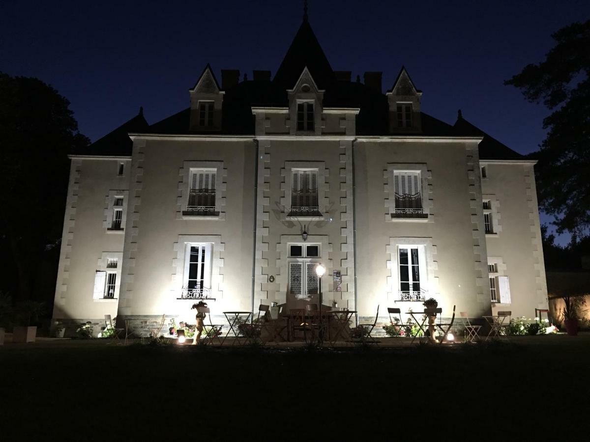 Le Petit Chateau Des Cedres Mouchamps Экстерьер фото