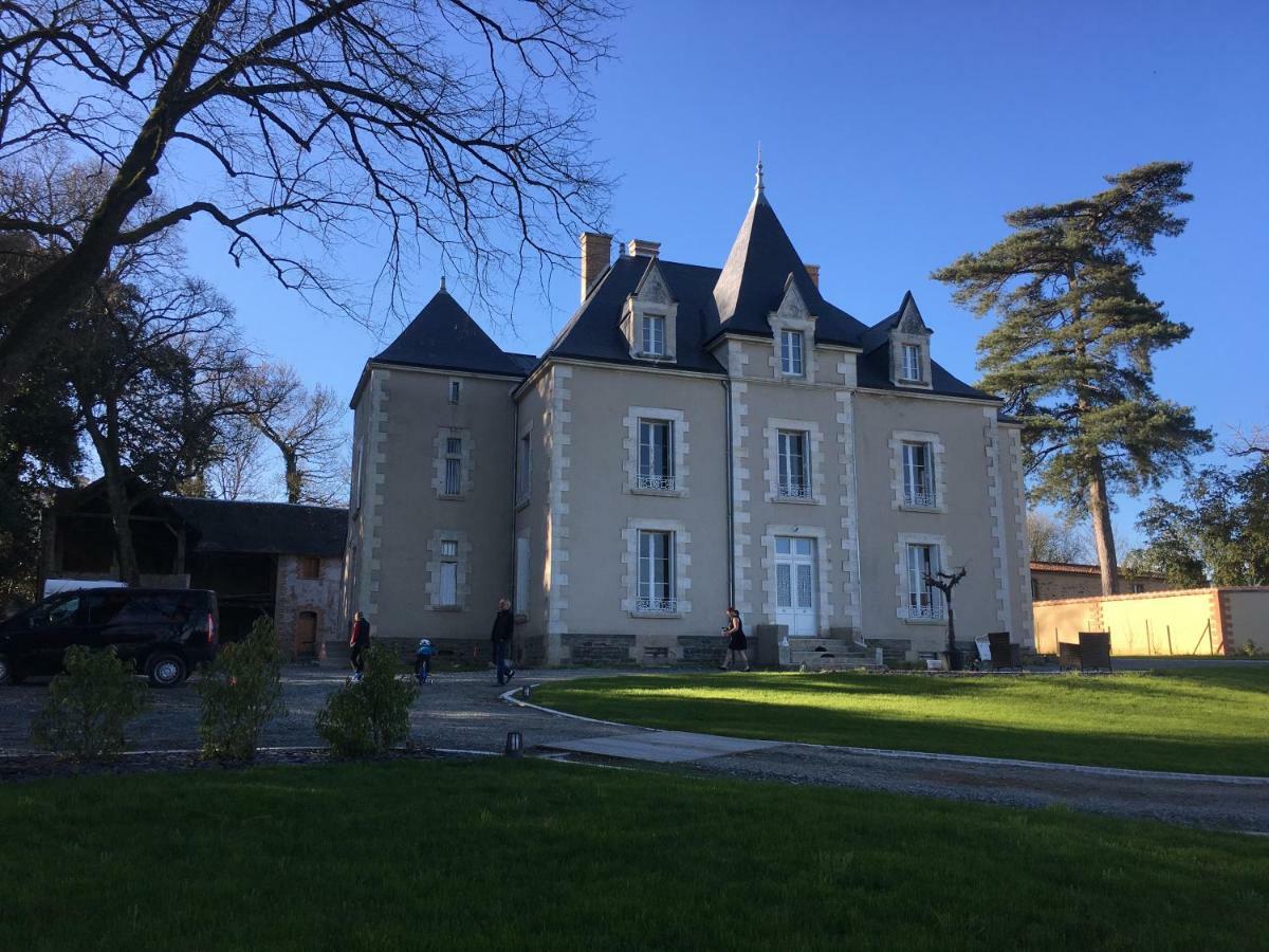Le Petit Chateau Des Cedres Mouchamps Экстерьер фото
