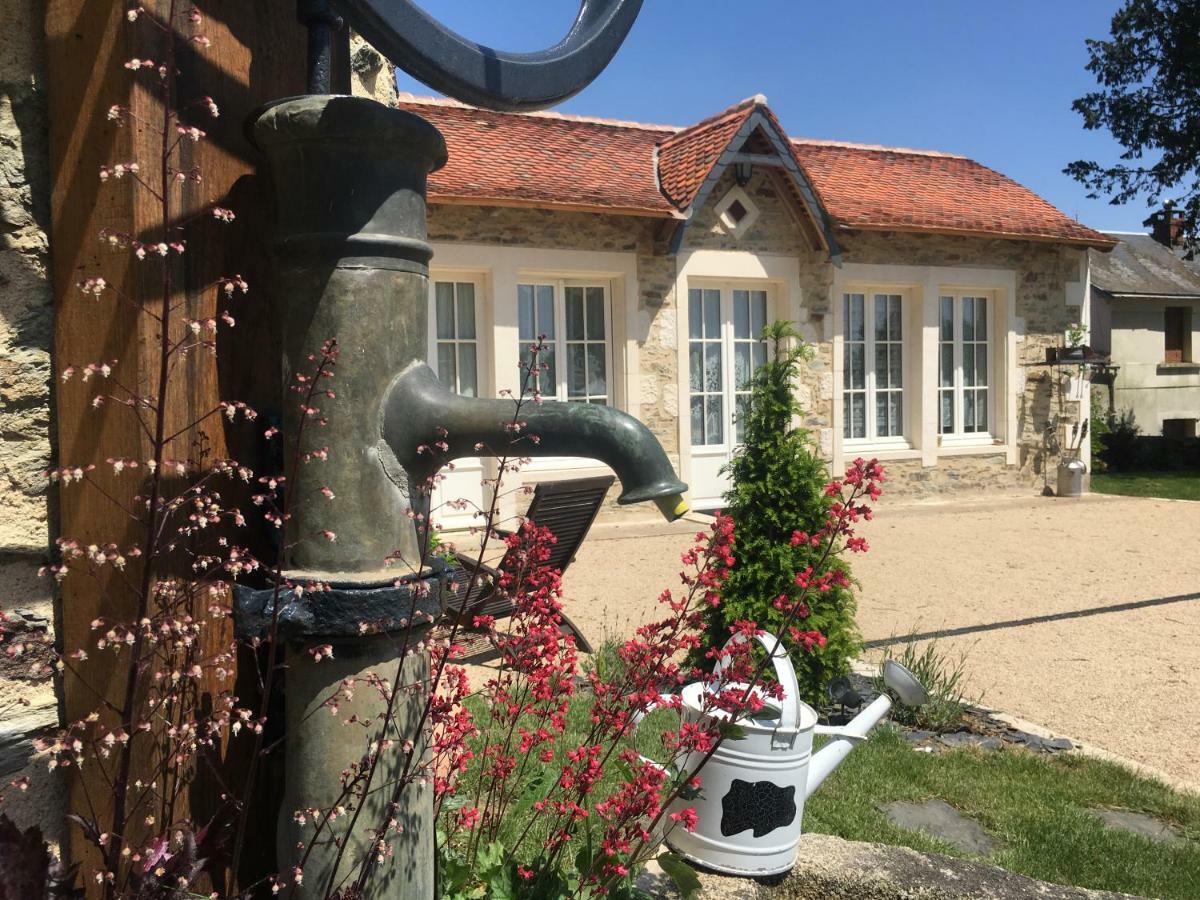 Le Petit Chateau Des Cedres Mouchamps Экстерьер фото